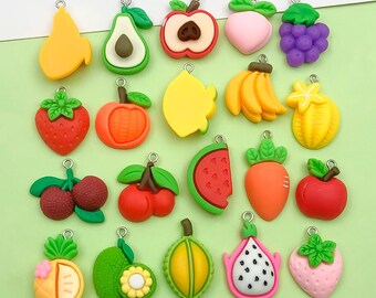 20 piezas de dijes de resina con forma de fruta, fresa, plátano y manzana, para llaveros, pulseras, collares, pendientes y bisutería.