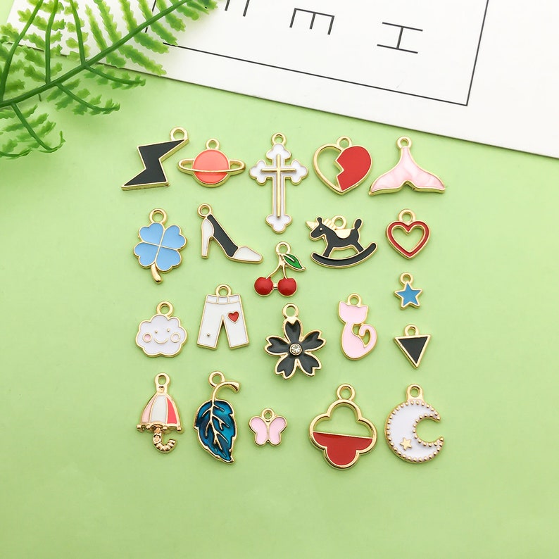 Random 20pcs Jewelry Making Charms Assorted Gold Enamel Plated Charms Pendant for DIY Necklace Bracelet Earrings Jewelry Making Finding Styles1