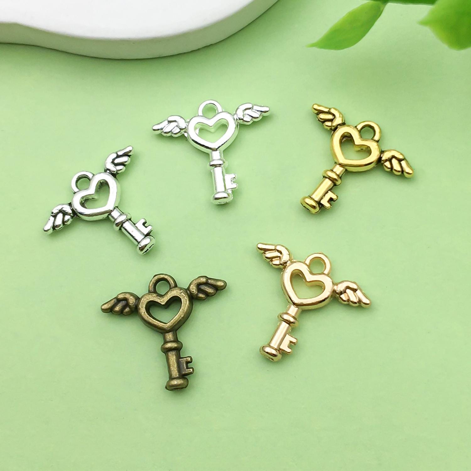 女性モチーフキーホルダー Charm チャーム Vintage il_fullxfull.6496573230_32je.jpg