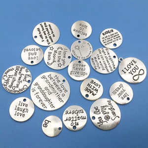 Tarjeta de carta plateada amuletos Inspiración Colección de amuletos de palabras Inspiración Placa de carta Charms de inspiración Colgantes de metal para collar