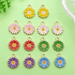 10/Mix14 Uds. Encantos de flores chapados en oro esmaltados de aleación de Zinc, colgante de crisantemo para suministro de joyería de moda DIY