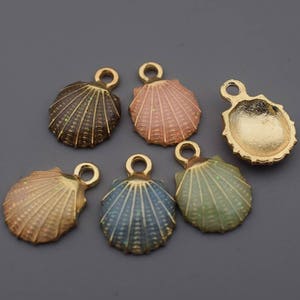 50 Ciondoli A Forma Di Conchiglia Smaltati - Per Gioielli Fai Da Te - Collane, Bracciali, Orecchini - Lega 12.5mm - Foto 9