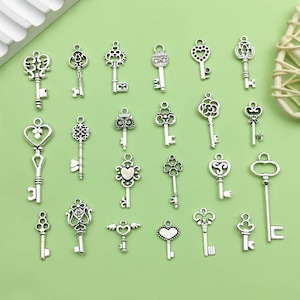 Mix 20/30pcs bulk Mini Antique Silver Filigree Flower key Charm Pendant For Vintage Jewelry DIY Necklace Bracelet Craft Accessories