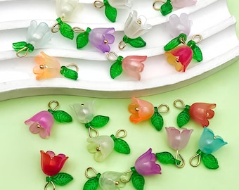 20 piezas de dijes de flores acrílicas de lirio de los valles, colgantes de plástico con cuentas de perlas, colgantes florales para hacer collares, pendientes, joyas y manualidades.