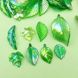 40 Stück Grün Acryl Blatt Perlen Charms Transparent Ahorn Blätter Pflanze Blätter Anhänger für Schmuckherstellung DIY Fertigkeit Ohrring-Halskette Fußkettchen