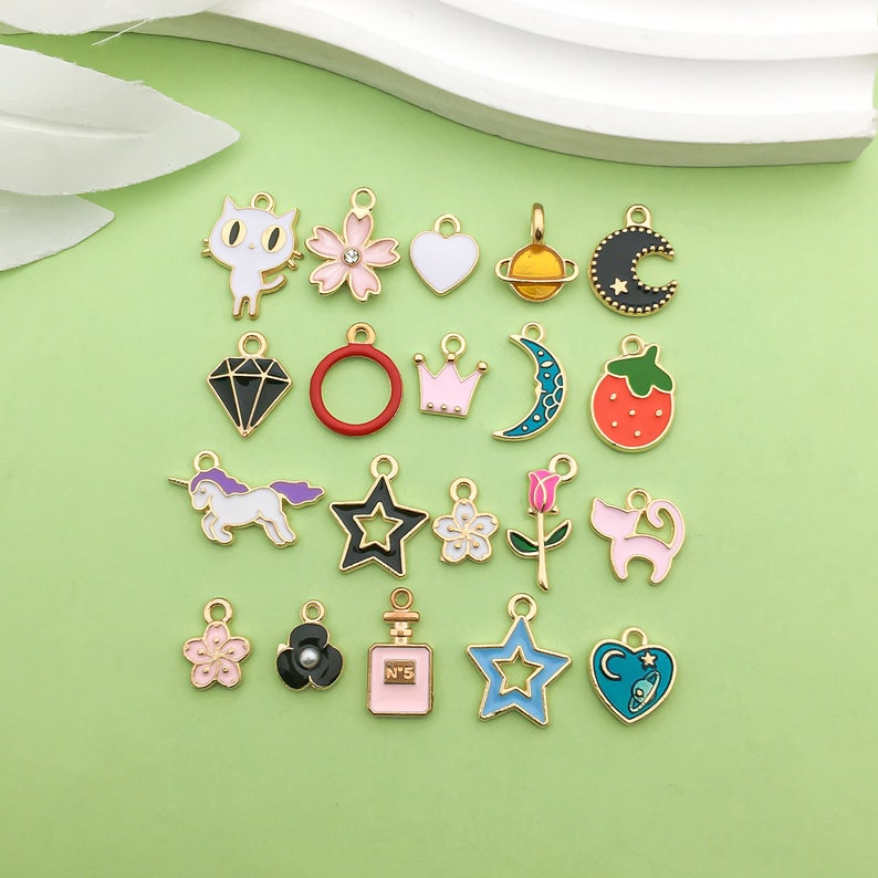 Random 20pcs Jewelry Making Charms Assorted Gold Enamel Plated Charms Pendant for DIY Necklace Bracelet Earrings Jewelry Making Finding Styles3