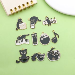 10個ランダムミックスエナメル合金かわいい黒猫ミュージカルキャットチャームペンダントブレスレットネックレスイヤリングジュエリー作成アクセサリー