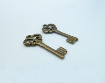 30pcs 9x21mm Antique Bronze Mini Filigree Key Charm Pendant c540