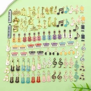 100 stks Bulk Mixed Fashion Emaille Muzieknoten Gitaar Charms Diverse Muzikale Hangers voor DIY Kettingen Oorbellen Sieraden Maken Benodigdheden