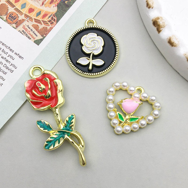 10/20 pz Smalto rosa fascino Placcato Oro Gioielli Fai Da Te Accessori Collana di Fascino Del Braccialetto di Fascino Dell'orecchino Pendenti E Ciondoli Forniture - Italia