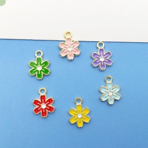 10/20/30pcs Zinc Alloy Enamel Gold Plated flowers Charms， Delicate Mini Sakura necklace earring Pendant for Fashion Jewelry Making Supply
