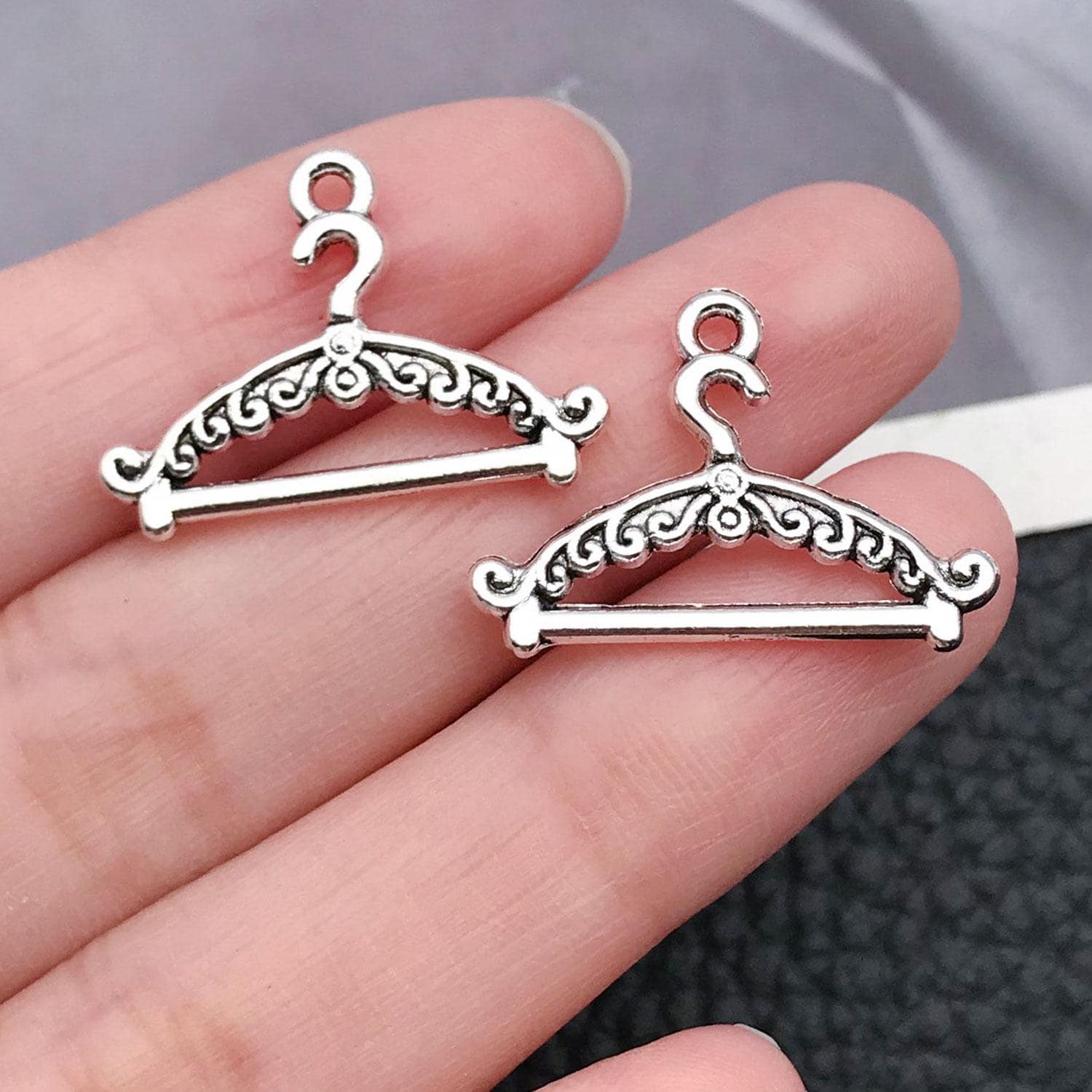 20pcs 17x22mm Antique Silver  Filigree Mini Clothes Hanger Connector Link Charm Pendant c4863
