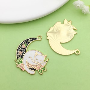 5 piezas de dijes de gato esmaltado con forma de luna y dibujos animados, bonitos colgantes de gato para hacer joyas, suministros para manualidades, accesorios, 22 x 28 mm