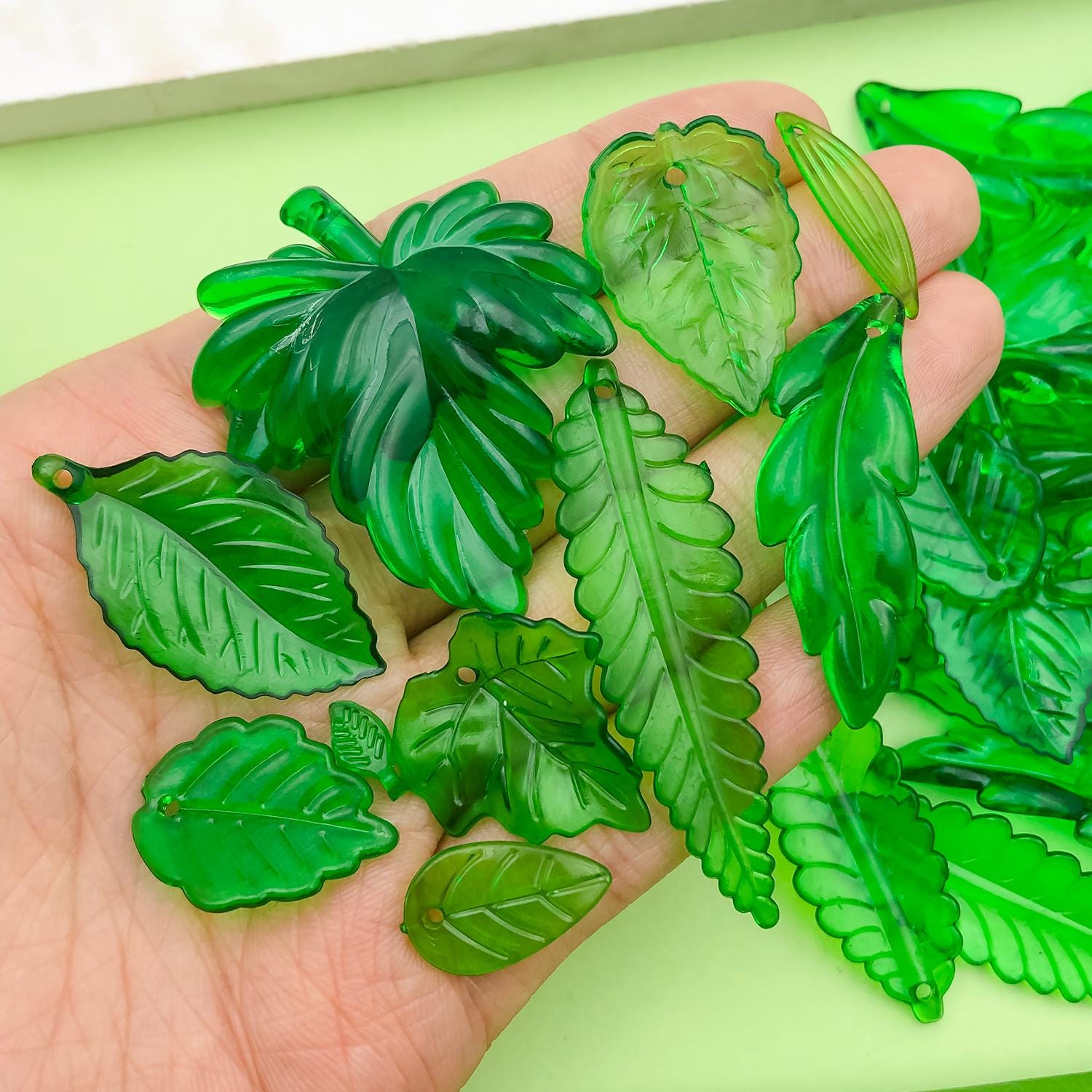 Pandahall 320Pcs Green Acrylic Leaf Beads Charms - Transparent Maple Tree Leaves Pendants For Jewelry Making