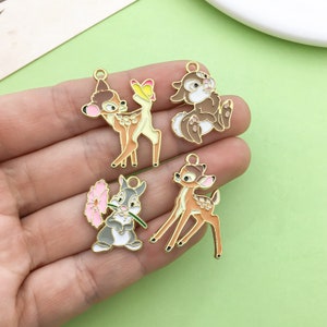 5 / 8 stücke Mode Emaille Cartoon Deer Kaninchen Eichhörnchen Charme DIY Nette Anhänger für Schmuck Halskette Ohrringe Armband machen Handwerk Zubehör