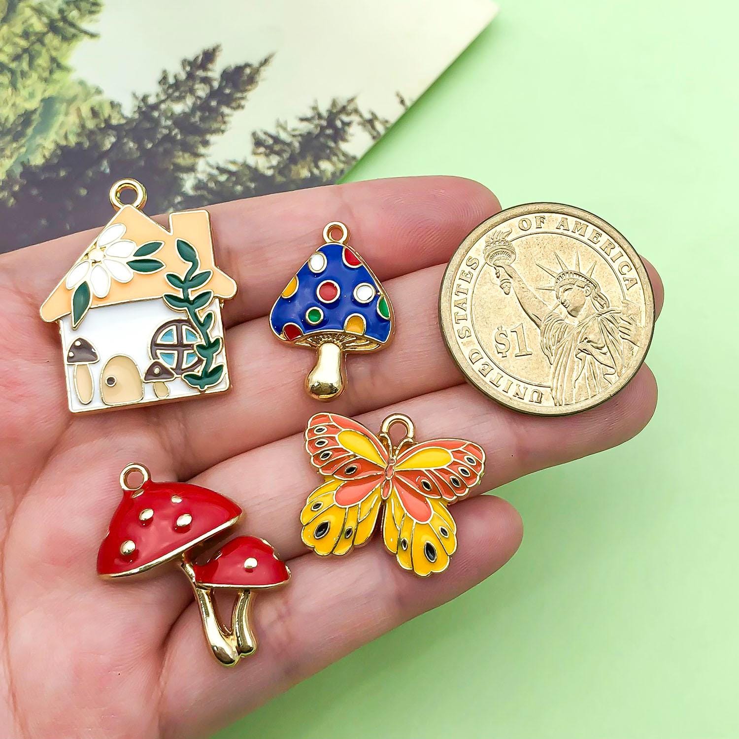 ミックス22個バルクエナメル漫画キノコハウス＆蝶の花のチャーム