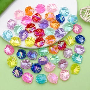 50/100 Stück 16 x 18 mm Acryl Blütenblatt Perlenkappe Harz Blume Blatt Anhänger Blumen Perle Endkappen für Schmuckherstellung Frauen Ohrring Armband