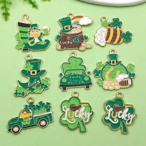 FASHEWELRY St. Patrick's Day Perlen - 200 Stück, Handgemacht Aus Modelliermasse, Mittelgrün, Für DIY-Schmuck
