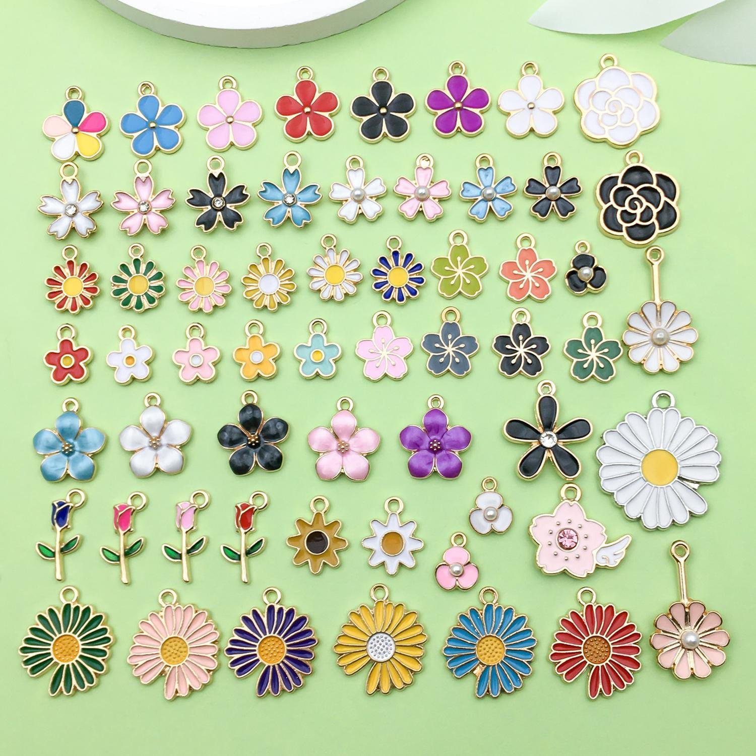 Mix60pcs Zinc Alloy Enamel Gold Plated Flowers Charms，delicate