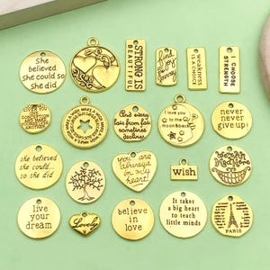 Mezcla a granel de 20 piezas de dijes de palabras de inspiración de oro antiguo, dijes de inspiración con placa de letras, dijes de inspiración, colgantes de metal para collares y pulseras