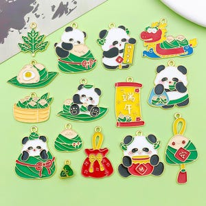 10/15 piezas de abalorios esmaltados para el Festival del Bote del Dragón, con forma de panda de dibujos animados, colgantes de aleación para hacer joyas con caracteres chinos.