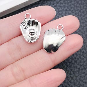 15pcs 15x20mm Antique Silver Thick Baseball Gloves Charm Pendant c4673