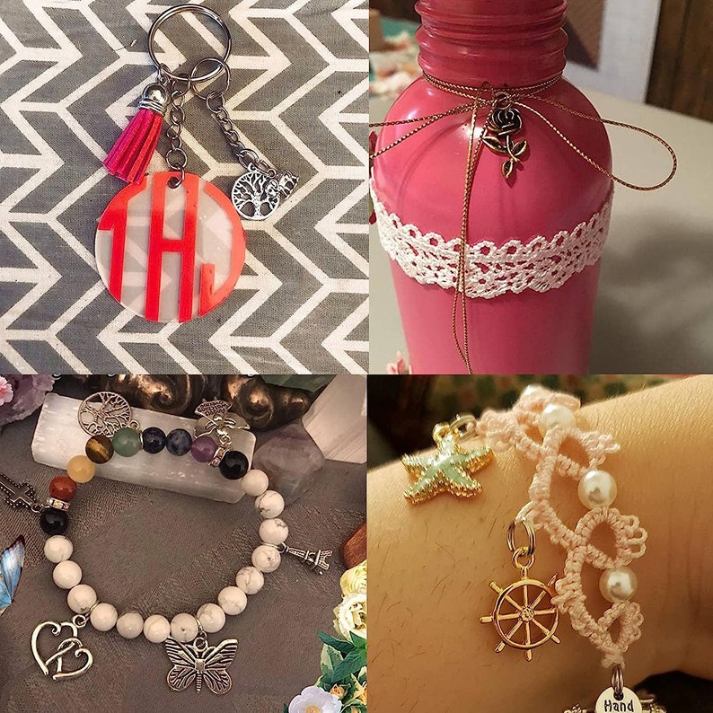Pu&ograve; includere: Un collage di quattro immagini che mostrano gioielli e oggetti decorativi per la casa fatti a mano. L'immagine in alto a sinistra mostra un portachiavi con un fiocco rosa, un ciondolo argentato e un ciondolo rotondo con monogramma bianco e rosa. L'immagine in alto a destra mostra una bottiglia di vetro rosa con un bordo in pizzo bianco e un nastro dorato legato attorno al collo. L'immagine in basso a sinistra mostra un braccialetto di perline bianche con un ciondolo a forma di cuore argentato, un ciondolo a forma di farfalla argentato e un ciondolo a forma di albero della vita argentato. L'immagine in basso a destra mostra un braccialetto all'uncinetto rosa con un ciondolo a forma di stella marina dorata, un ciondolo a forma di timone dorato e un ciondolo "Mano" dorato.