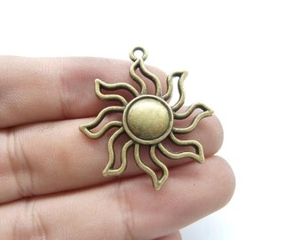 10pcs 31x35mm Antique Bronze Filigree Radiating  Sun  Charm Pendant c8229