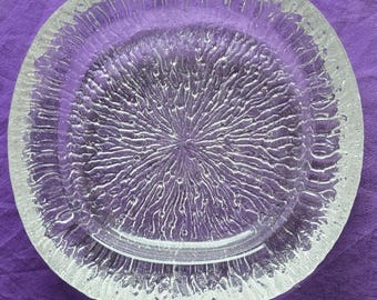 Ciotola in vetro artistico Pukeberg, Svezia, stile moderno di metà secolo, con superficie testurizzata effetto ghiaccio, 20 cm.