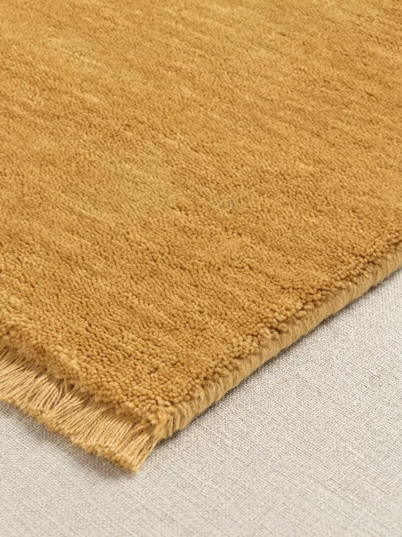 Senapsgula handvävda mattor, enfärgad ullmatta, minimalistisk modern matta, skandinavisk vardagsrumsmatta, handgjord lyxmatta bild 5