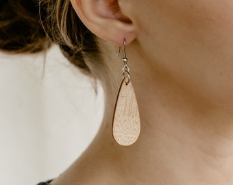 Wooden Dangle Earrings,  Maple wood earrings, wood teardrop Earrings, Womens Natural Earrings, Rustic Earrings, natural eco friendly jewelry