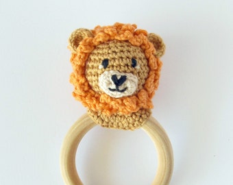 Lion Grasping Toy Rattle, Newborn Gift, Stuffed Animal, knit Baby Toy, Wooden Ring Teether, Gift for Baby Boy und Girl