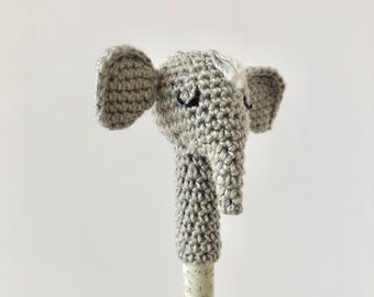 Elefant Bleistift, handgemachter Topper mit Stift aus Zeitungspapier, für Tierliebhaber