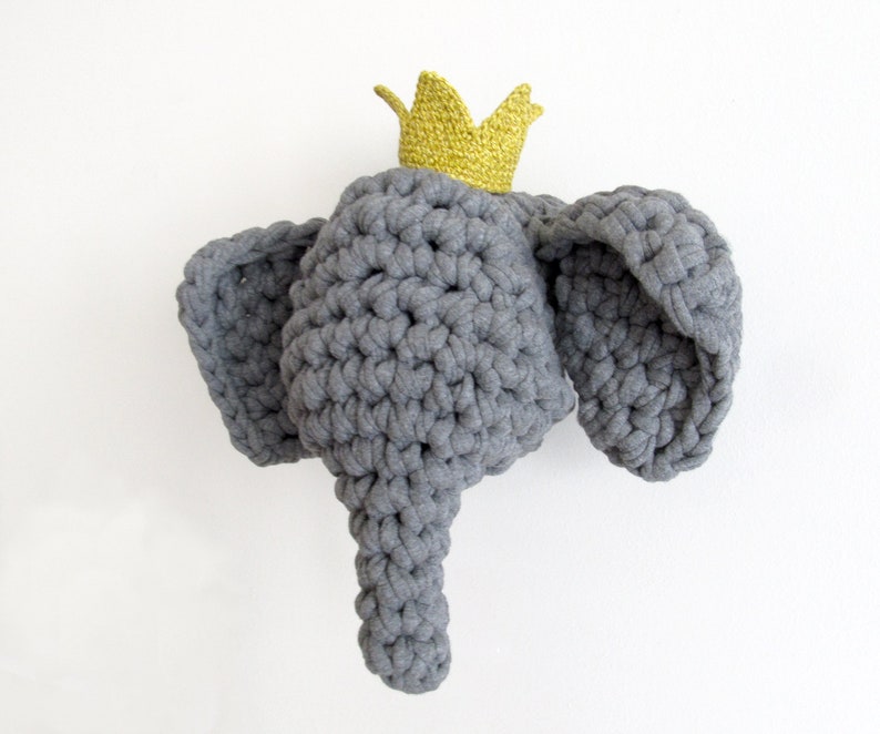 Petit éléphant avec couronne comme décoration murale image 4