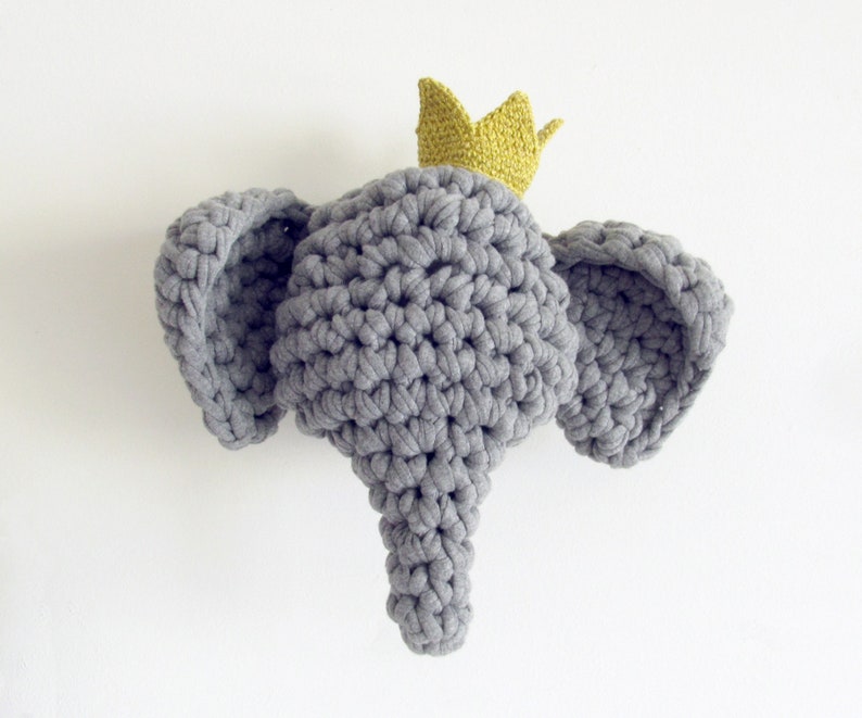 Petit éléphant avec couronne comme décoration murale Yes / Ja