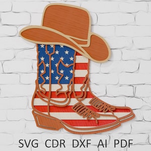 Puede incluir: Una taza de cerámica blanca con asa negra y el texto "But First, Coffee" en negrita negra. La taza está sobre un fondo borroso. La taza mide aproximadamente 10 cm de altura.