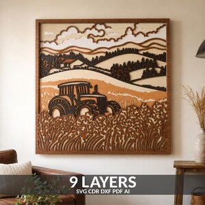 Puede incluir: Un arte de pared cuadrado de madera multicapa que muestra un tractor en un campo, colinas, árboles y nubes. El diseño consta de 9 capas con varios tonos de marrón, bronceado y crema. El texto en la parte inferior dice 9 LAYERS SVG CDR DXF PDF AI.