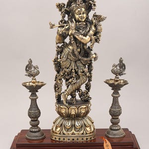 15" Superfin Lord Krishna spelflöjt med påfågeldeepam och träbas | Mässingsskulptur