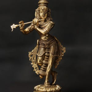 25 cm Shri Krishna spelar flöjt på Chowki | Mässingsstaty