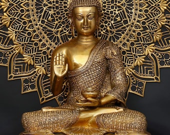 曼荼羅を背景に祝福のポーズ（アバヤ・ムドラ）をとる仏陀 | 真鍮像