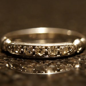 Art Deco Platin Diamant Hochzeitsband Herzen