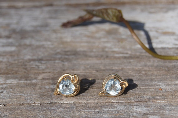 Blue Topaz 14K Gold Heart Earrings - image 6