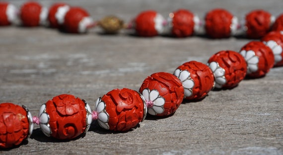 40's Carved Chinese Cinnabar Beaded Necklace - image 4