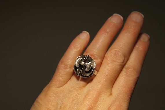 Modernist Silver Flower Ring - image 2