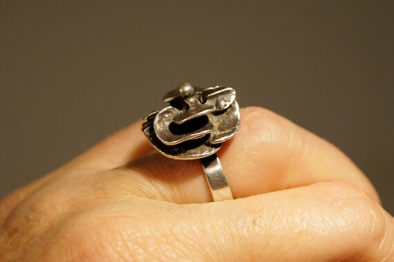 Modernist Silver Flower Ring - image 10