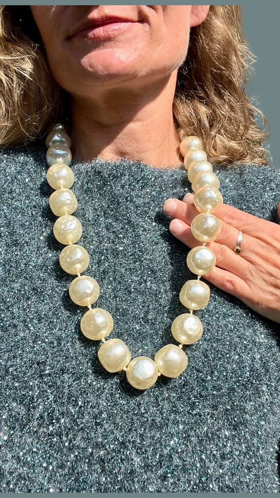 60's Mod Large Pearl Necklace