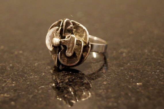 Modernist Silver Flower Ring - image 5