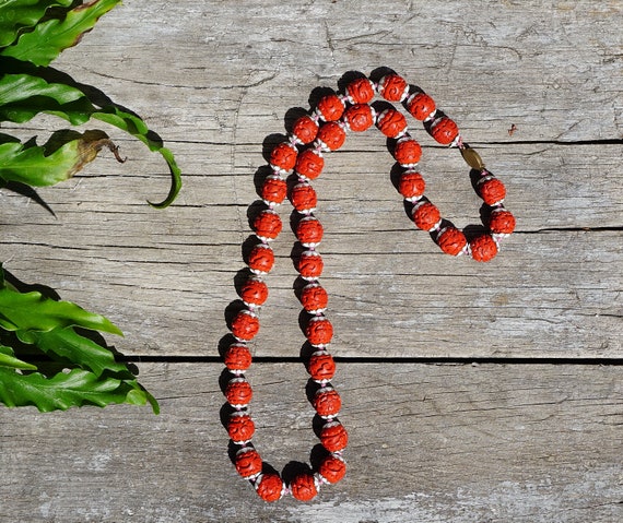 40's Carved Chinese Cinnabar Beaded Necklace - image 3