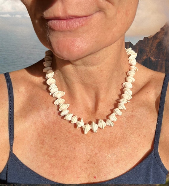 Vintage Hawaiian Puka Shell Unique Beach Necklace