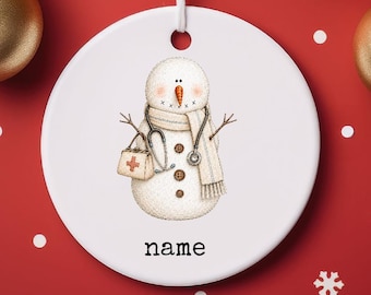 Adorno navideño de cerámica personalizado de muñeco de nieve con enfermera, decoración para árbol, etiqueta para calcetín navideño, regalo.